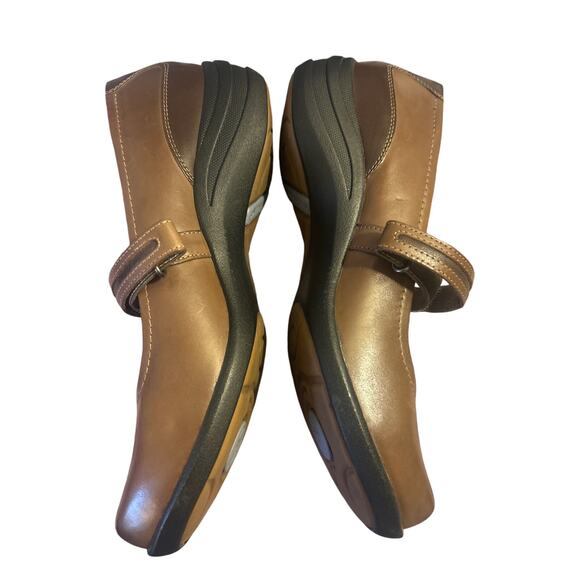 Brn/Taupe Hush Puppies Woman’s Sz 8.5, Slip On Comfort Shoes, Easy Strap around - Picture 3 of 9